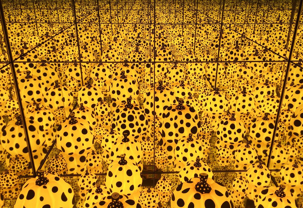 圧巻の現代アート インスタレーション の意味とその魅力 Kisa Illustration Design